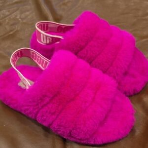 UGG Girls Yeah Pink Fluffy Slippers Sz 1